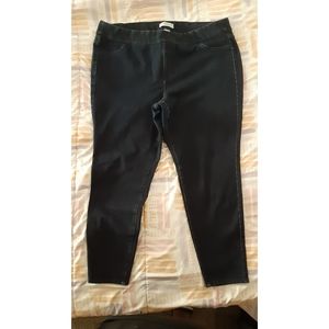 Pull-on Jeggings in Dark Denim in size 22